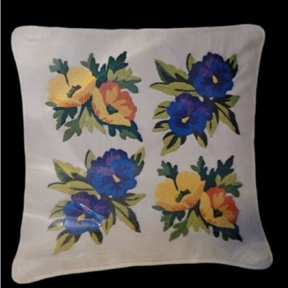 Pauline Denham Vintage Crewel Embroidery Kit Pansy Poppies Pillow 14” Linen - Picture 2 of 8